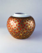 富本憲吉 「色絵金銀彩四弁花模様飾壺」 １９６０年