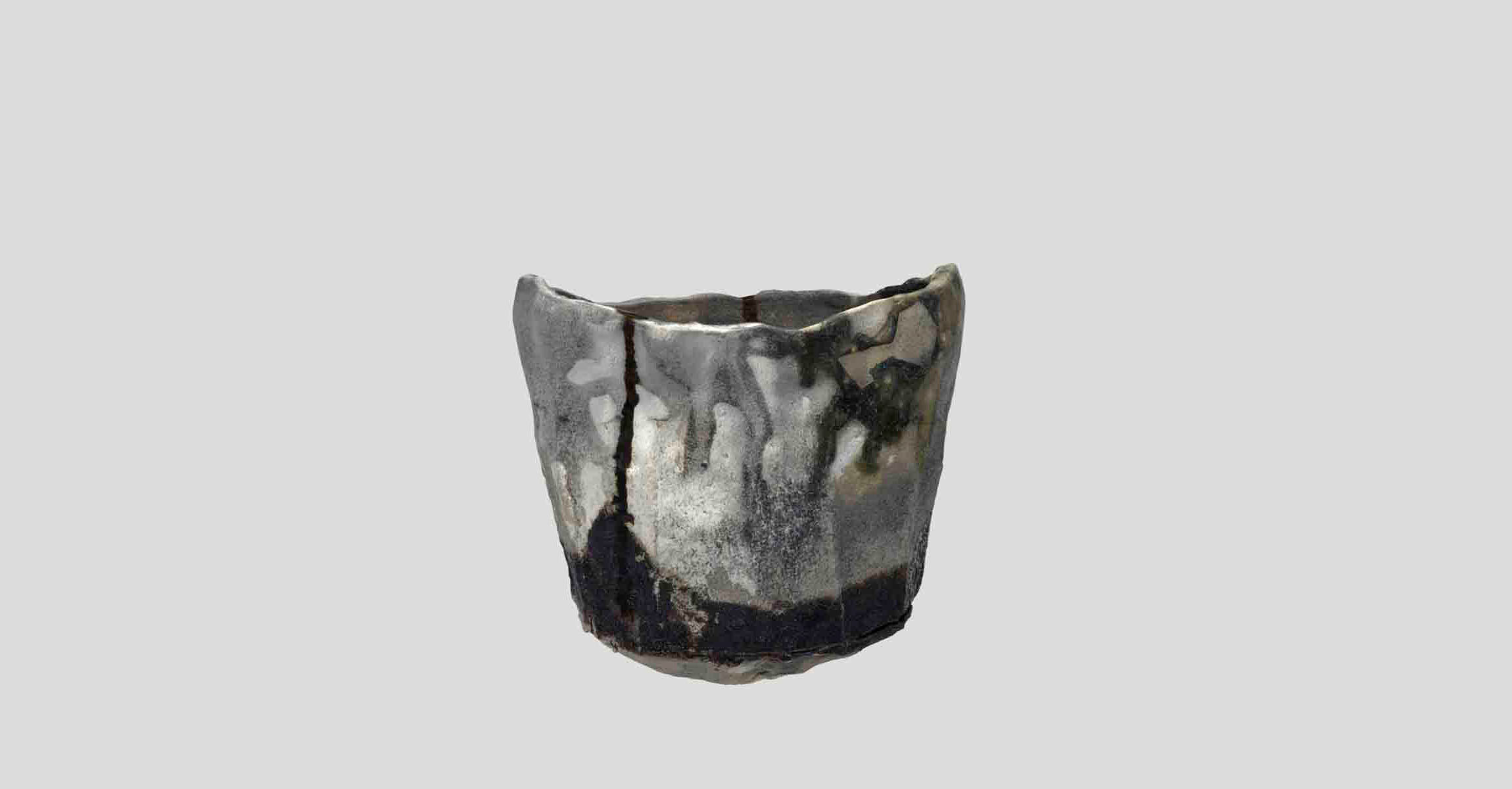 岐阜現代陶芸美術館 | 3Dコレクションギャラリー | 焼貫黒茶碗「層冰峨