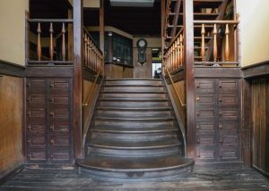 「旧吉田医院 玄関正面階段」